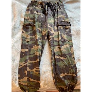 SHEIN Capri Camo Pants